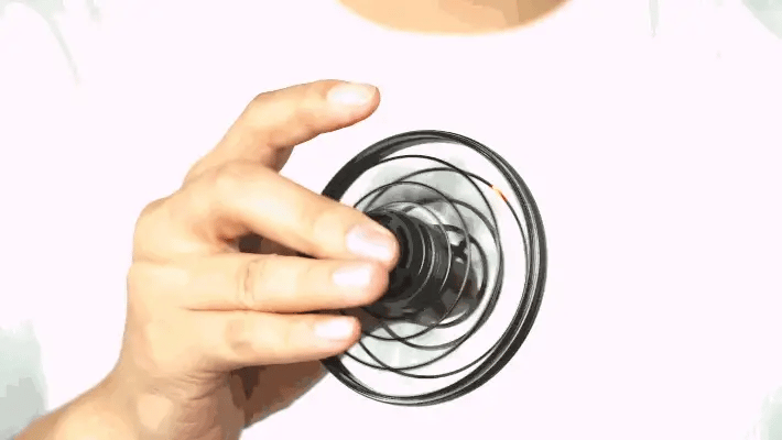 FLYNOVA -The most tricked-out flying spinne